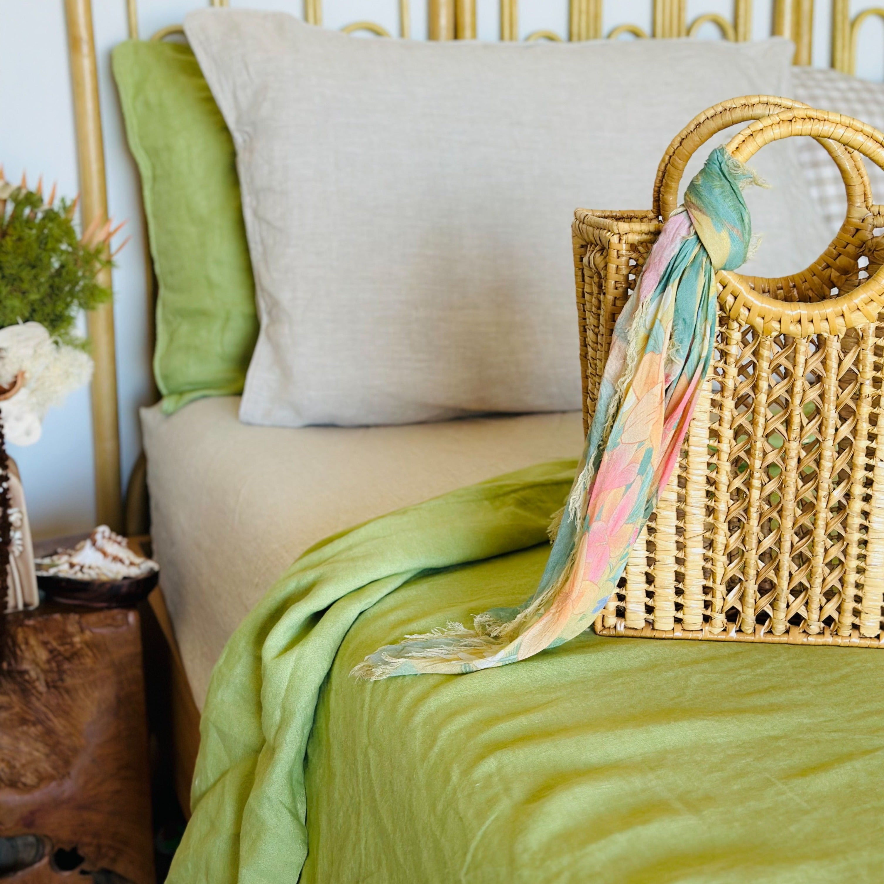 Beautiful linen to sleep better. quality, softness, oeko tex certified linen sheets, linen pillowcases and linen  quilt covers in soft comfortable 100% pure french linen. Bed Threads is the same linen.